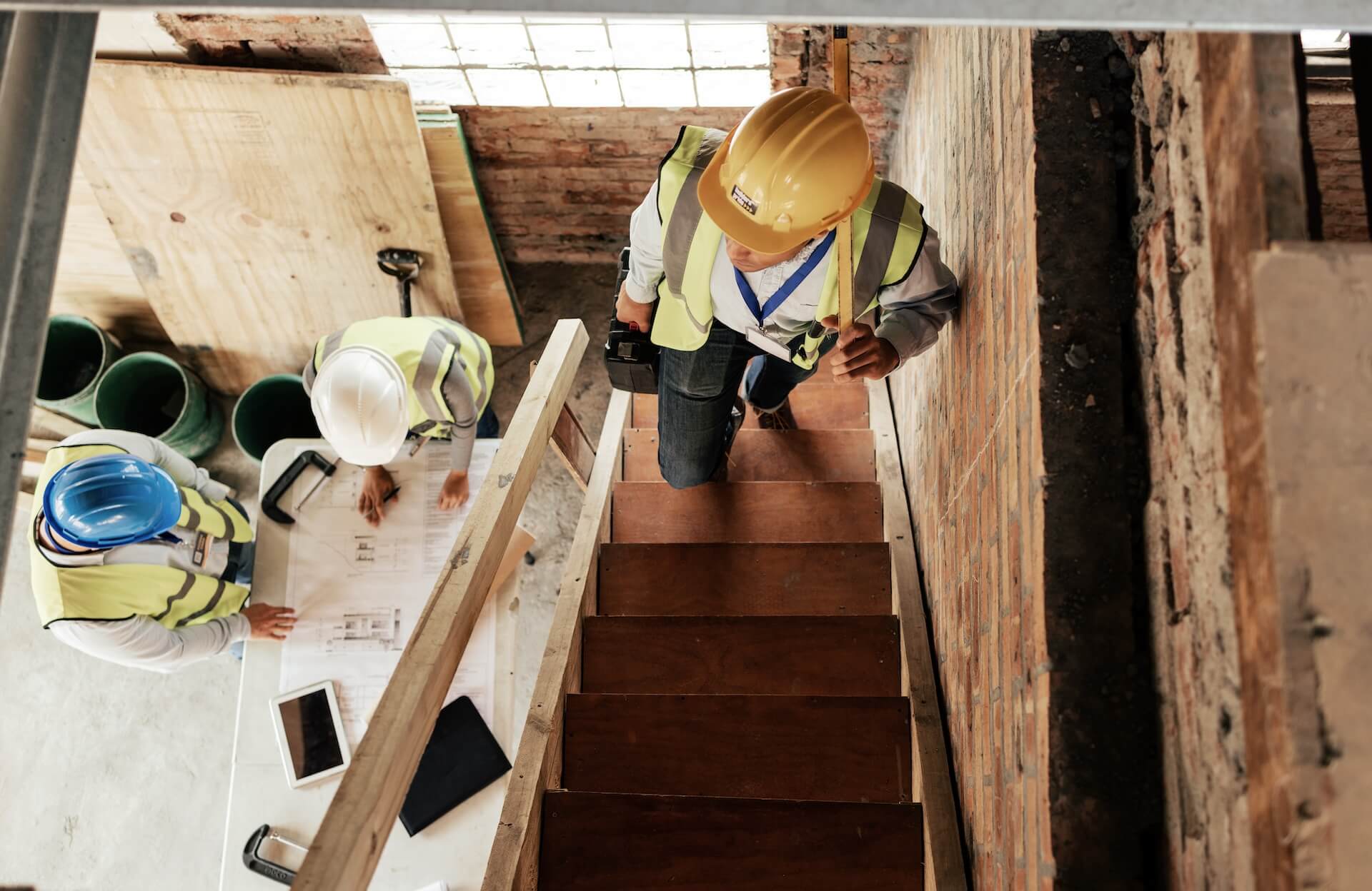 Trapprenovering Tranemo utför noggrann besiktning av trappor